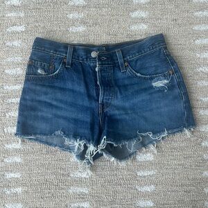Levi’s 501 Original Denim Distressed Women Shorts; size 25